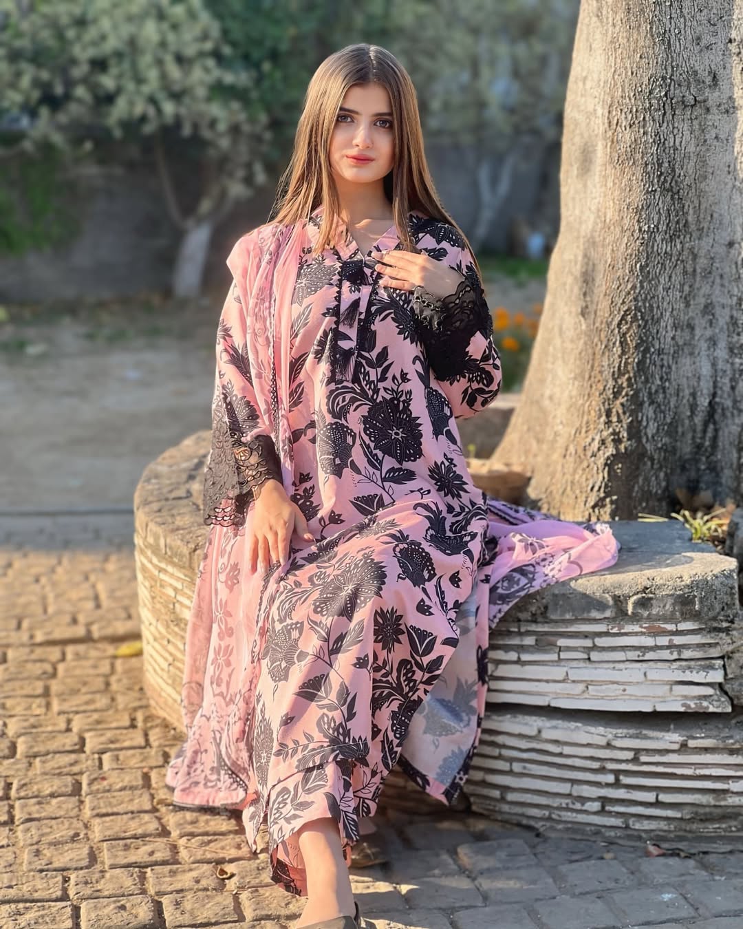 Grace and Comfort – Premium Lawn Outfit | WDR-100